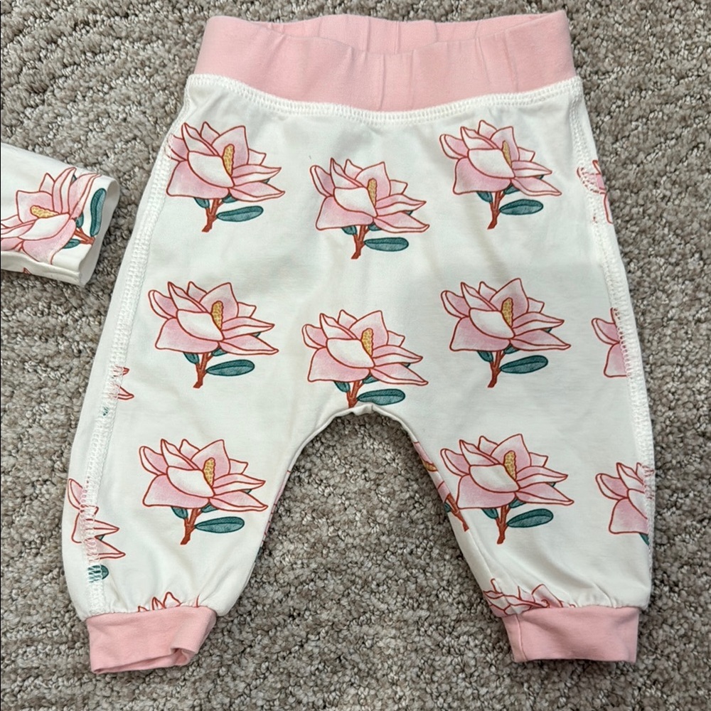 Monica and Andy baby girl set onesie 0-3 mo Magnolia Floral Baby Outfit with Hat - Picture 8 of 9